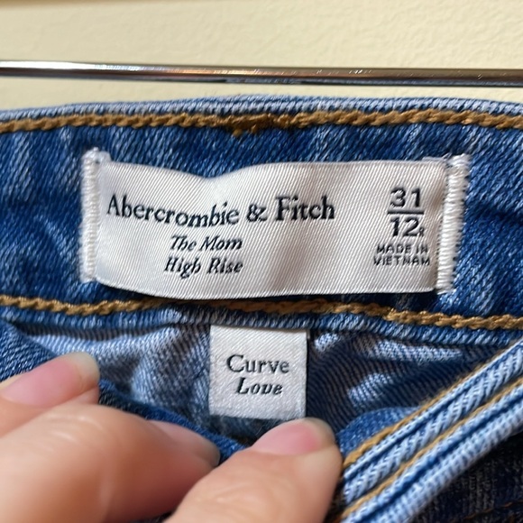 Womens New Abercrombie & Fitch Curve Love The Mom High Rise Jeans - Picture 4 of 7